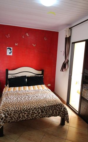 Casa à venda com 223m², 3 quartos e 3 vagasQuarto Suíte
