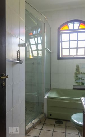 Casa à venda com 176m², 3 quartos e 4 vagas Casa à venda com 176m², 3 quartos e 4 vagasBanheiro Suíte