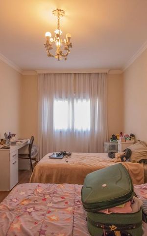 Casa à venda com 200m², 3 quartos e 2 vagas Casa à venda com 200m², 3 quartos e 2 vagasQuarto 1