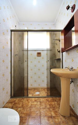 Casa para alugar com 110m², 2 quartos e 2 vagasBanheiro 