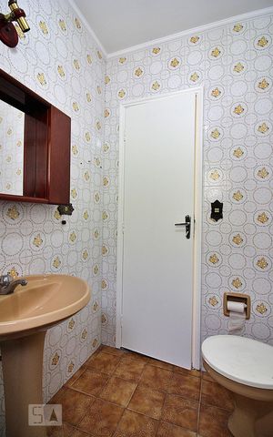 Casa para alugar com 110m², 2 quartos e 2 vagasBanheiro 