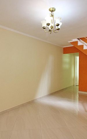 Casa para alugar com 110m², 2 quartos e 2 vagasSala 