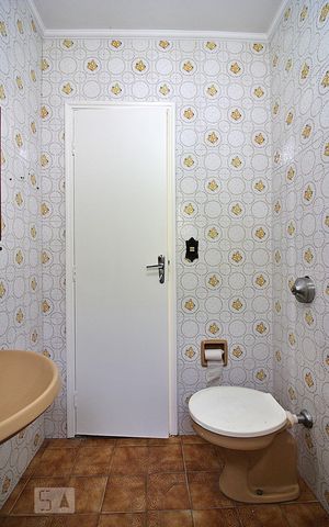 Casa para alugar com 110m², 2 quartos e 2 vagasBanheiro 