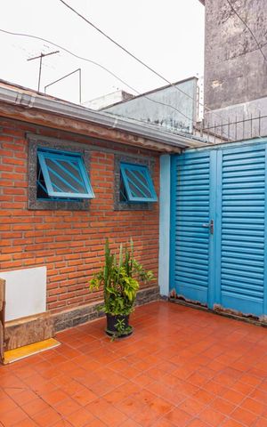 Casa à venda com 200m², 3 quartos e 2 vagas Casa à venda com 200m², 3 quartos e 2 vagasQuintal