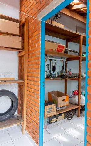 Casa à venda com 200m², 3 quartos e 2 vagas Casa à venda com 200m², 3 quartos e 2 vagasEdícula