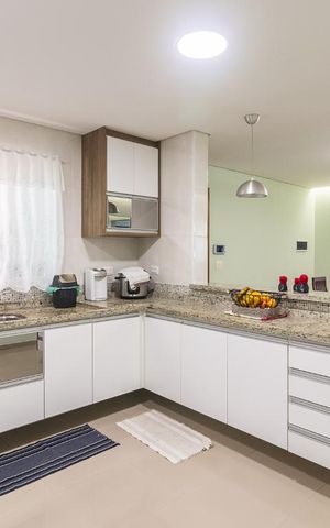 Casa à venda com 235m², 4 quartos e 2 vagas Casa à venda com 235m², 4 quartos e 2 vagasCozinha