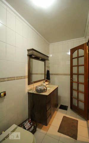 Casa à venda com 168m², 2 quartos e 1 vaga Casa à venda com 168m², 2 quartos e 1 vagaBanheiro Quarto 2 - Suíte