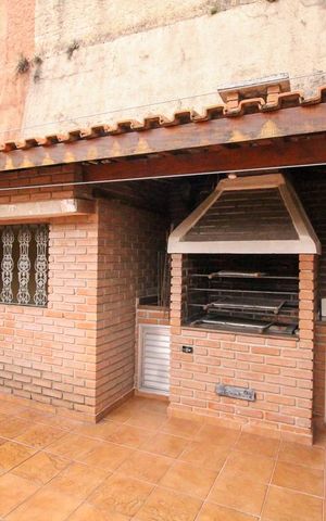 Casa à venda com 168m², 2 quartos e 1 vaga Casa à venda com 168m², 2 quartos e 1 vagaChurrasqueira na Varanda