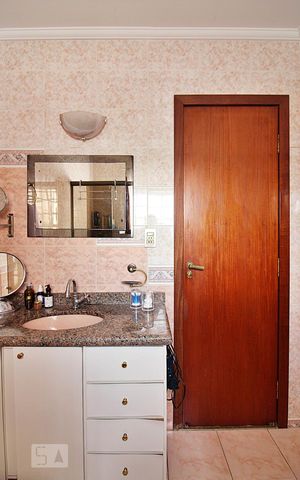 Casa para alugar com 300m², 3 quartos e 3 vagasBanheiro Social 1 