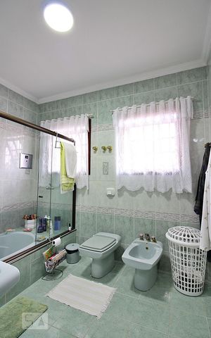 Casa para alugar com 300m², 3 quartos e 3 vagasBanheiro da Suíte
