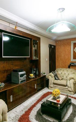 Casa à venda com 270m², 4 quartos e 5 vagasSala