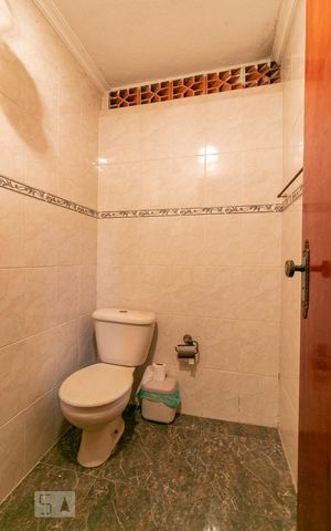 Casa à venda com 270m², 4 quartos e 5 vagasBanheiro