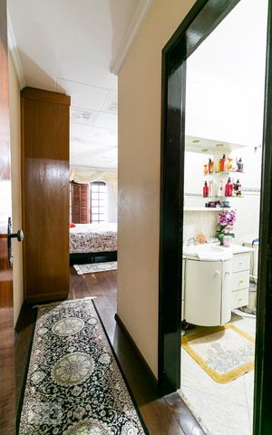 Casa à venda com 270m², 4 quartos e 5 vagasCorredor