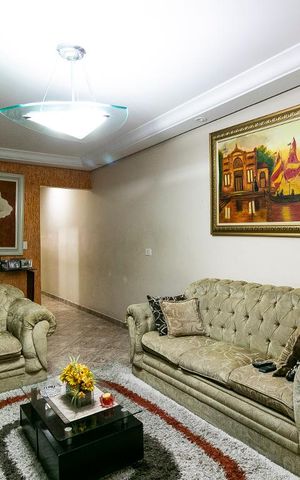 Casa à venda com 270m², 4 quartos e 5 vagasSala