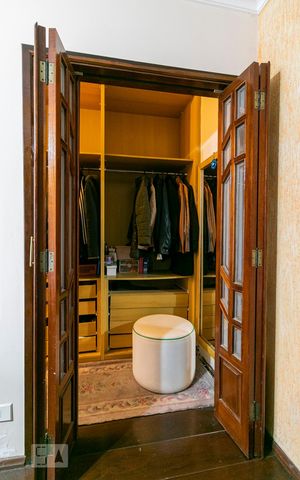 Casa à venda com 270m², 4 quartos e 5 vagasCloset