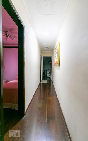 Casa à venda com 270m², 4 quartos e 5 vagasCorredor