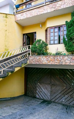 Casa à venda com 270m², 4 quartos e 5 vagasFachada