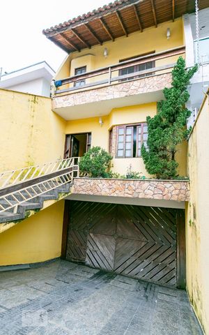 Casa à venda com 270m², 4 quartos e 5 vagasFachada