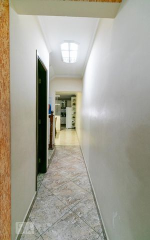 Casa à venda com 270m², 4 quartos e 5 vagasCorredor