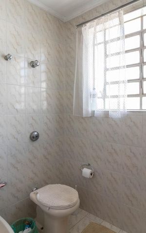 Casa à venda com 178m², 3 quartos e 3 vagasBanheiro