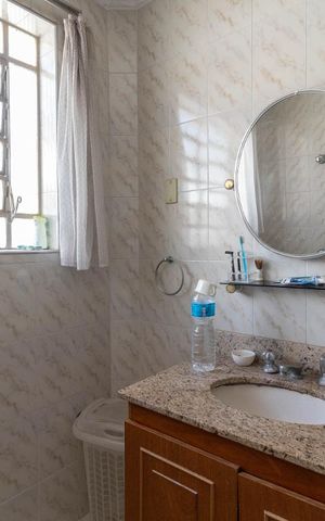 Casa à venda com 178m², 3 quartos e 3 vagasBanheiro