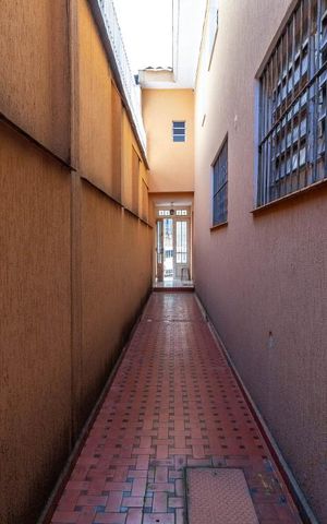 Casa à venda com 178m², 3 quartos e 3 vagasCorredor Lateral