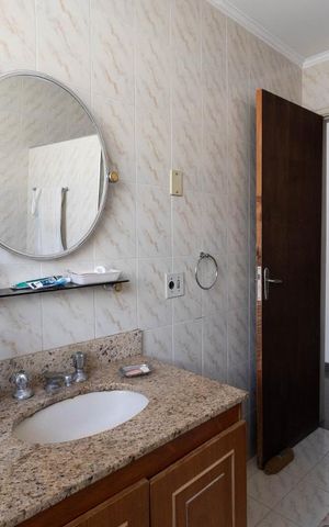 Casa à venda com 178m², 3 quartos e 3 vagasBanheiro