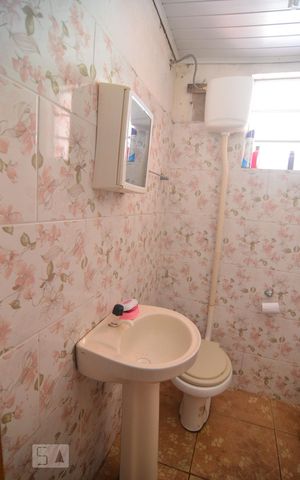 Casa à venda com 136m², 3 quartos e 1 vagaBanheiro