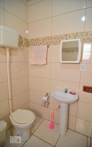 Casa à venda com 136m², 3 quartos e 1 vagaBanheiro