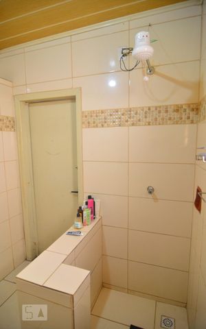 Casa à venda com 136m², 3 quartos e 1 vagaBanheiro