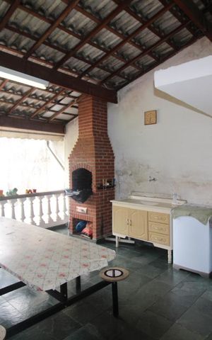 Casa à venda com 338m², 4 quartos e 3 vagasChurrasqueira