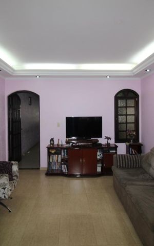 Casa à venda com 338m², 4 quartos e 3 vagasSala