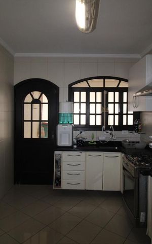 Casa à venda com 338m², 4 quartos e 3 vagasCozinha