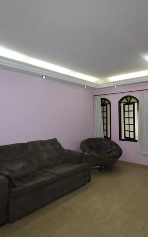 Casa à venda com 338m², 4 quartos e 3 vagasSala