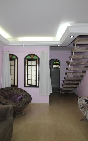 Casa à venda com 338m², 4 quartos e 3 vagasSala