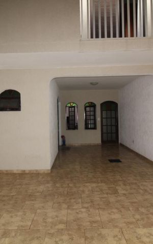 Casa à venda com 338m², 4 quartos e 3 vagasGaragem