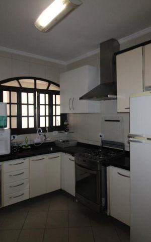Casa à venda com 338m², 4 quartos e 3 vagasCozinha