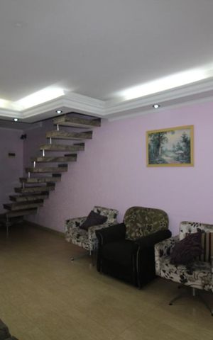 Casa à venda com 338m², 4 quartos e 3 vagasSala