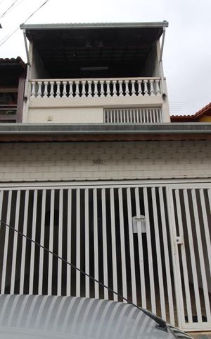 Casa à venda com 338m², 4 quartos e 3 vagasFachada