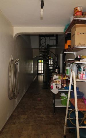 Casa à venda com 338m², 4 quartos e 3 vagasCorredor lateral
