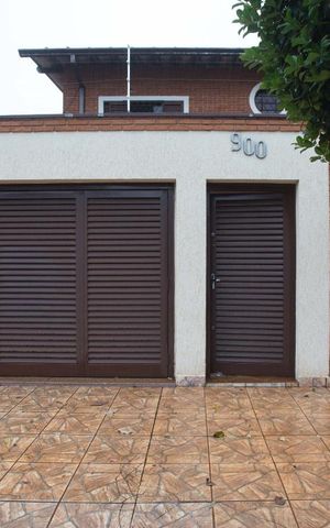 Casa para alugar com 350m², 4 quartos e 2 vagasFachada
