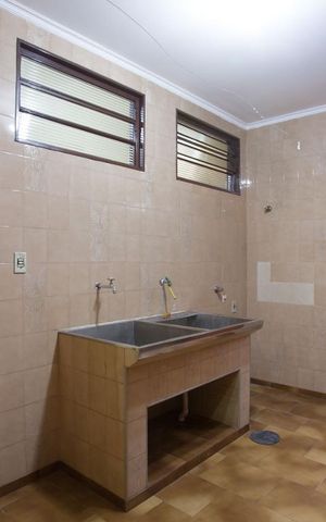 Casa para alugar com 350m², 4 quartos e 2 vagasÁrea de serviço