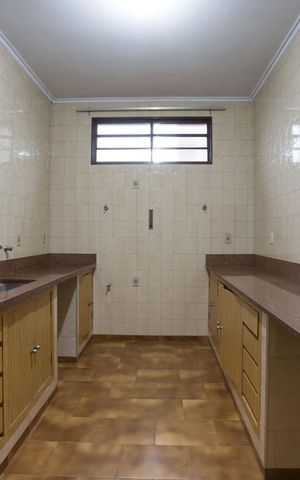 Casa para alugar com 350m², 4 quartos e 2 vagasCozinha