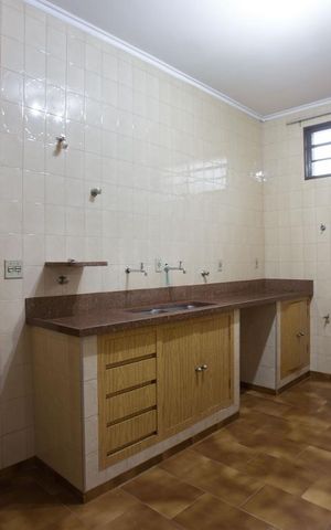 Casa para alugar com 350m², 4 quartos e 2 vagasCozinha