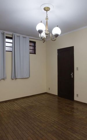 Casa para alugar com 350m², 4 quartos e 2 vagasSala de TV