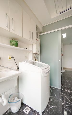 Apartamento à venda com 93m², 3 quartos e 2 vagas Apartamento à venda com 93m², 3 quartos e 2 vagasÁrea de serviço