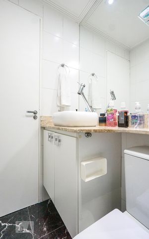 Apartamento à venda com 93m², 3 quartos e 2 vagas Apartamento à venda com 93m², 3 quartos e 2 vagasBanheiro social