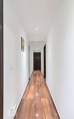 Casa à venda com 300m², 3 quartos e 2 vagasCorredor