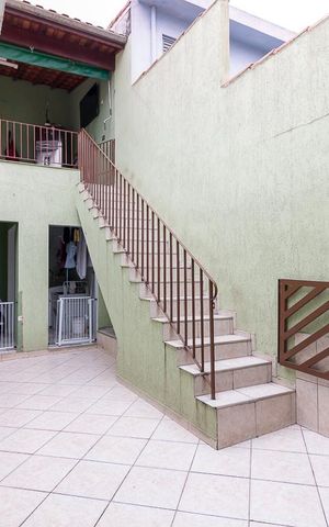 Casa à venda com 300m², 3 quartos e 2 vagasQuintal - fundos