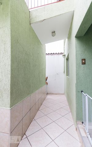 Casa à venda com 300m², 3 quartos e 2 vagasQuintal - fundos